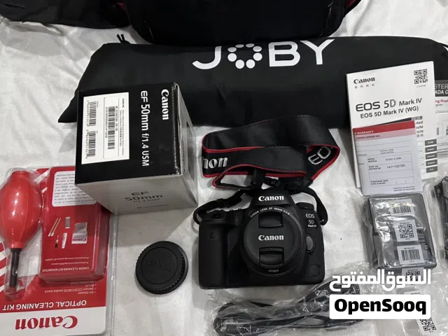 كاميرة كانون D5 مارك 4 مع عدسة 50 f/1.4 وترايبود أمريكي وكل مافي الصورة