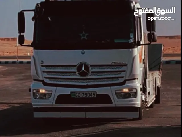Tow Truck Mercedes Benz 2015 in Zarqa