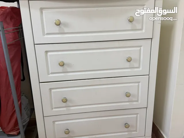 خزانة بأدراج