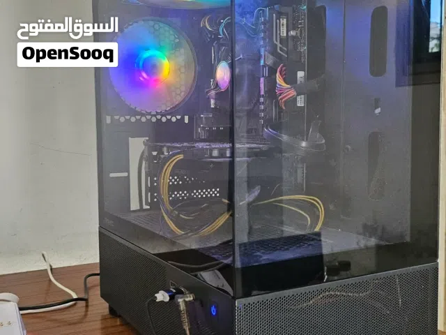 كمبيوتر وشاشة جيمنغ