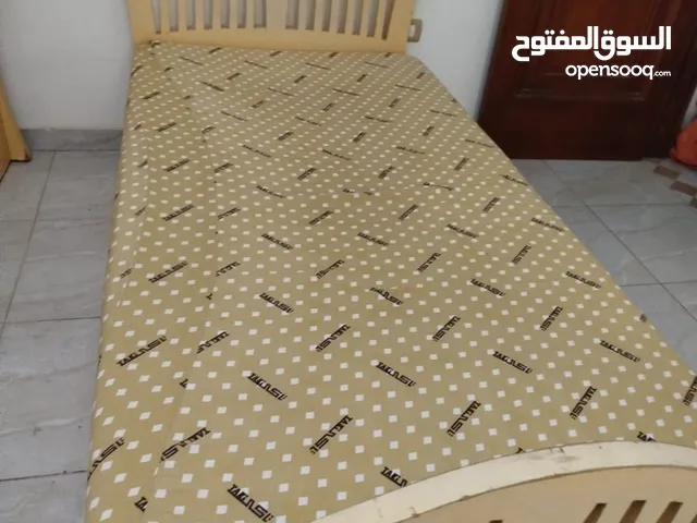 3 سراير بحالة جيدة جدا البيع لدواعي السفر مع مراتب
