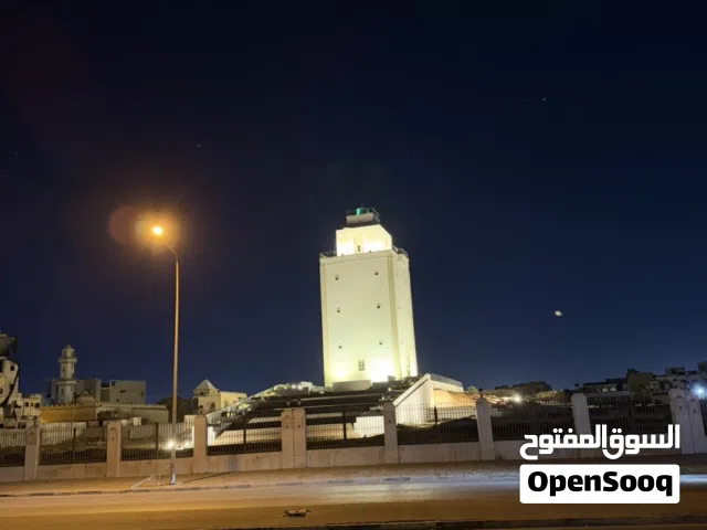 3 قراجات للايجار في شارع 20