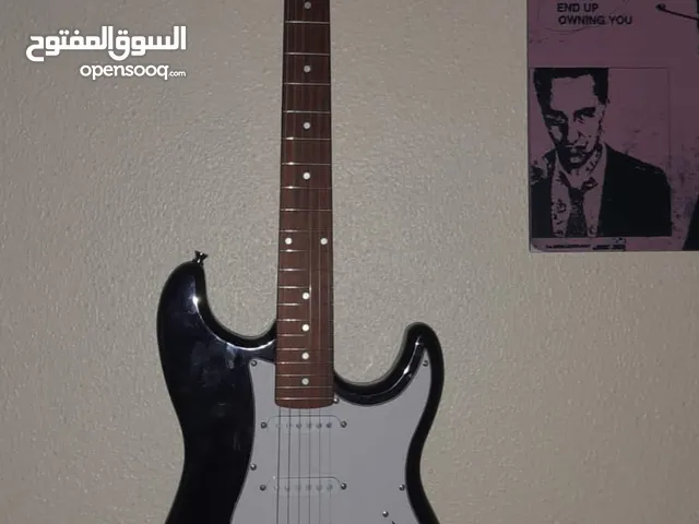 Electric Guitar للبيع مع كامل عدتو ممتاز جدا