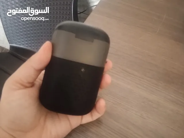 سماعة اذن غير مستعملة وسماعة حافظة للموسيقى بلوتوث جديدة مع شاحن