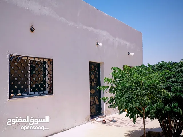 منزل مستقل للبيع في قريه صبحا على دونم ارض مكون من مضيف + صالون كبير + 3 غرف + مطبخ + حمام + درج