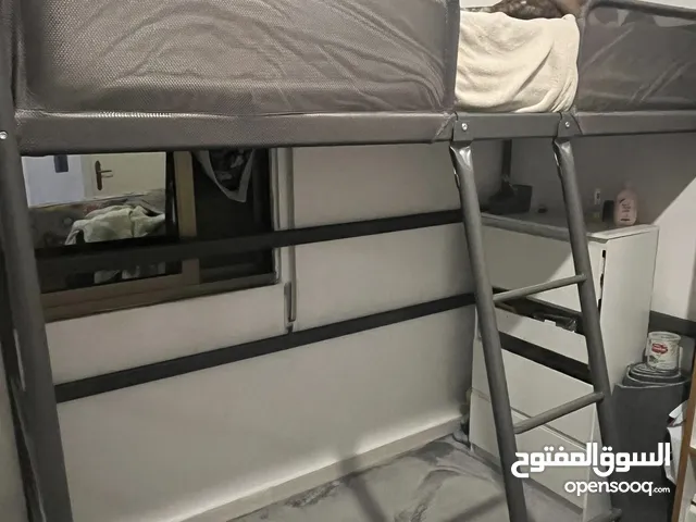تخت علوي شبه جديد لون سلفر