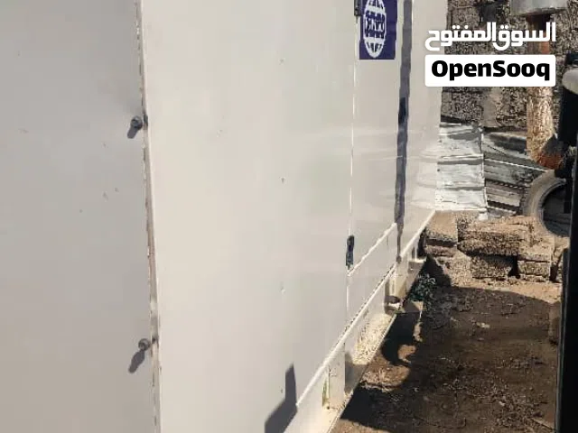 مولدات كهرباء ومعدات ثقيله