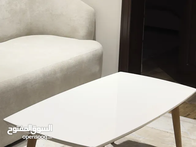 طاولة وسط بحجم ممتاز