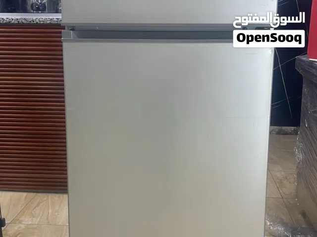 ثلاجه وكاله مستعمله يومين حجم متوسطه