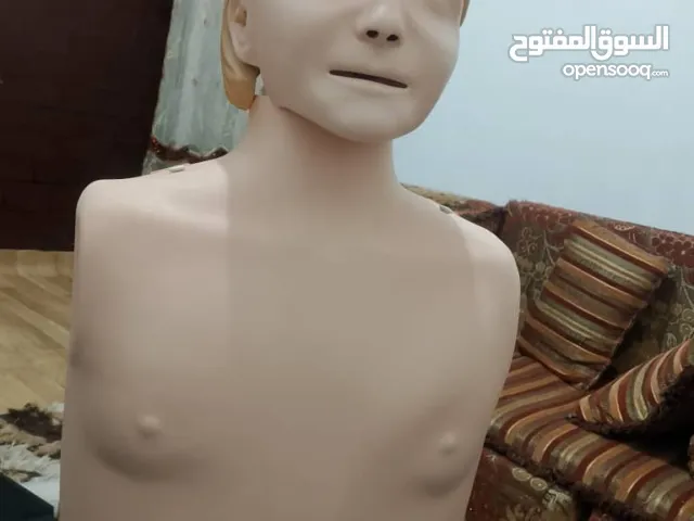 دمية محاكاة لتعليم الإنعاش الرئوي للطلاب