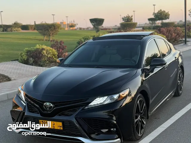 تويوتا كامري 2018 XSE فل مواصفات فتحتة بانورما تشغيل بصمه دخول ذكي نقطه عمياء