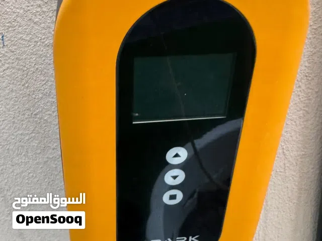 شاحن سيارات 7.5 كيلو واط جديد تماما استخدام اقل من شهر يصلح لتسلا ولجميع السيارات الكهربائية type2
