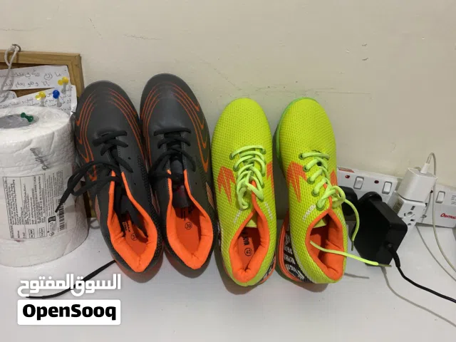 2 بوط جديد غير مستعمل ابدا لكره القدم