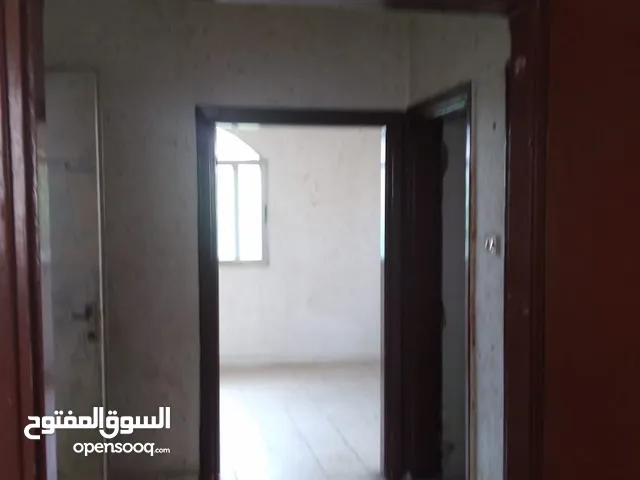 65 m2 2 Bedrooms Apartments for Rent in Zarqa Al Souq