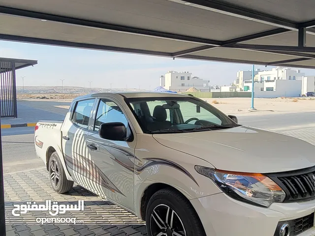 Mitsubishi L200 2016 4x2 single gear manual 240KM Meter Daftar 1 Year