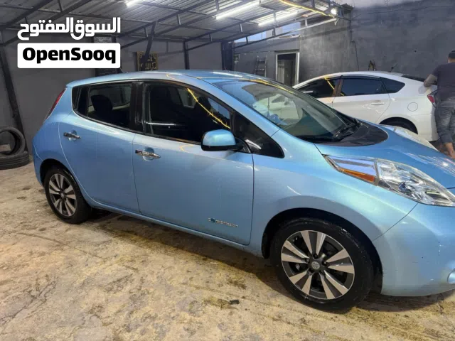 2015 نيسان ليف SV