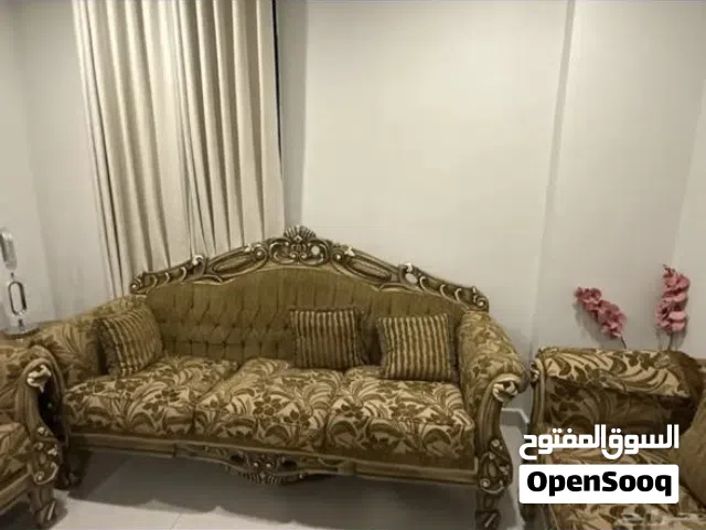 كنب تركي فاخر 9 أشخاص + طاولة قزاز  نحت خشب  حالة ممتازة