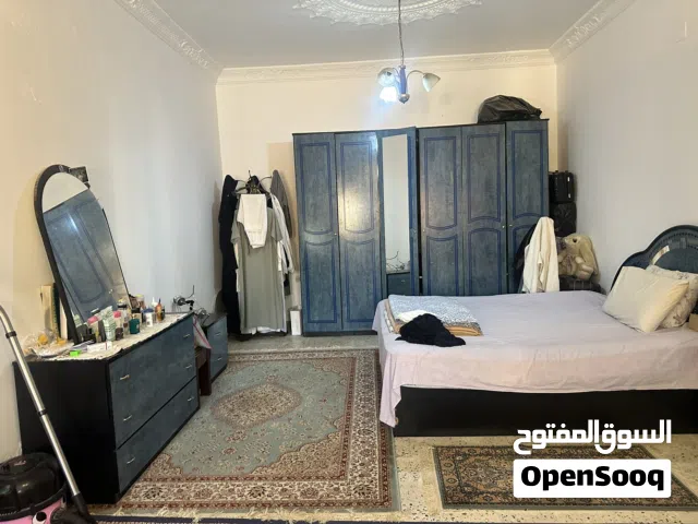 غرفه نوم كامله مكونه من دولاب وسرير وزوز كامادينو وشكماجه