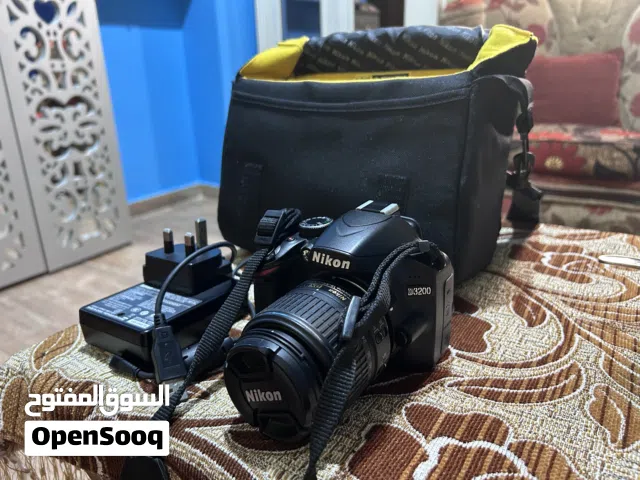 كالميرا نيكون D3200 - بكامل اغراضها وأكسسواراتها - بحالة الجديدة تماما