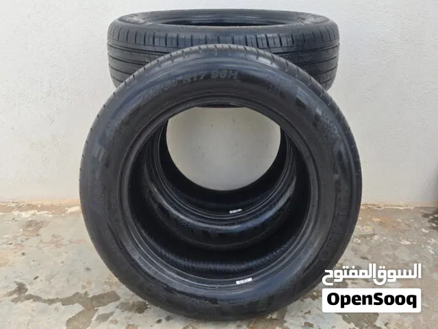اطارات 215/60/17 شبه جدد