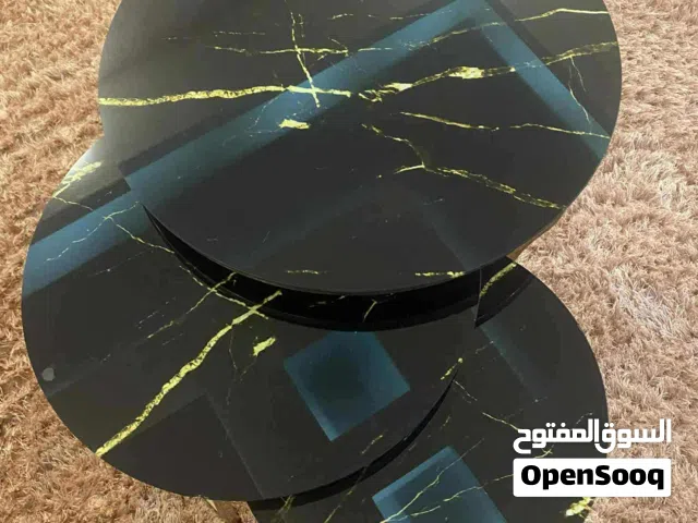 أكثر من حاجة طاولات وعلاق في نفس الوقت