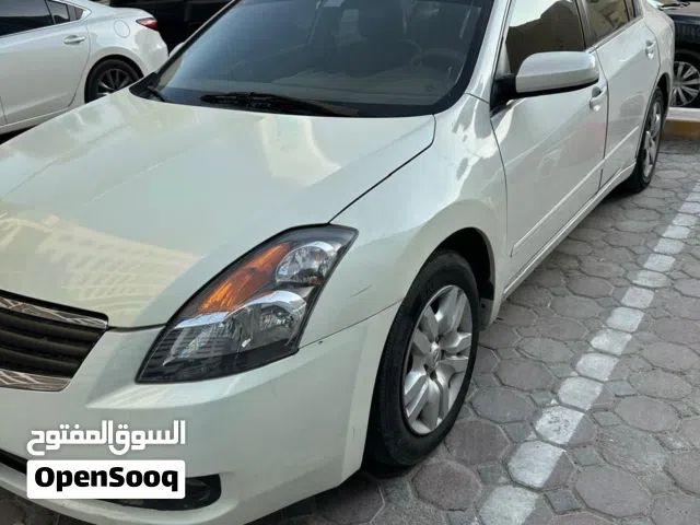 2008 نيسان التيما Standard