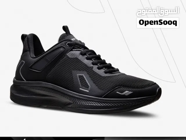 حذاء للمشي لمسافات طويلة