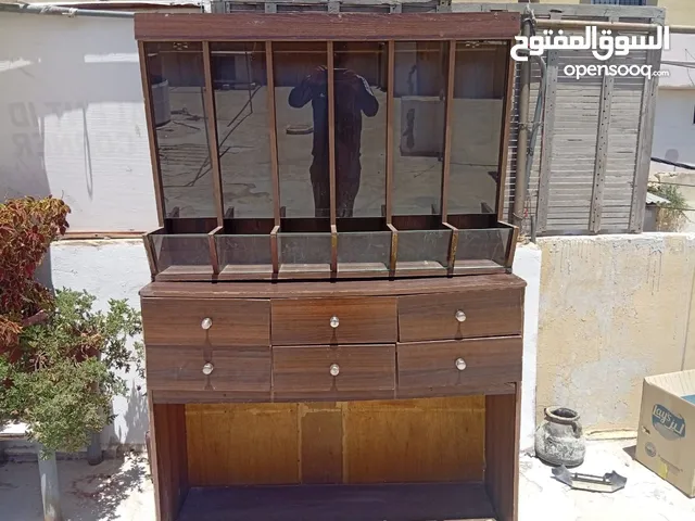 خزانة عرض بحالة الممتاز للبيع