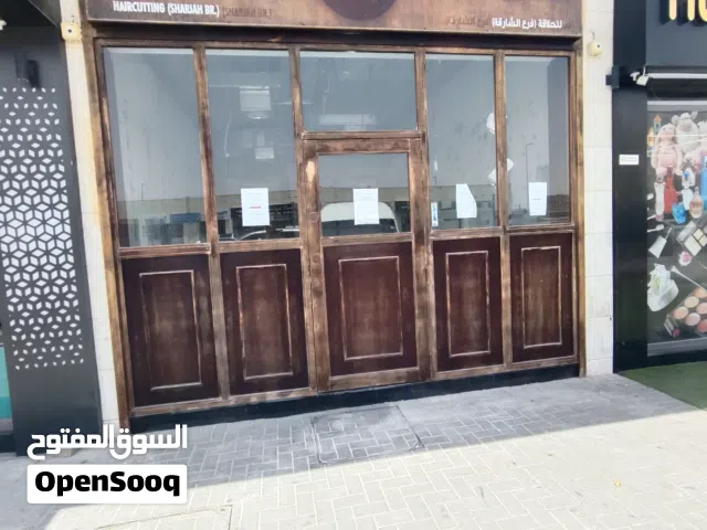 باب محل خشب ثقيل للبيع في الشارقة