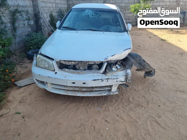 2004 نيسان صني Standard