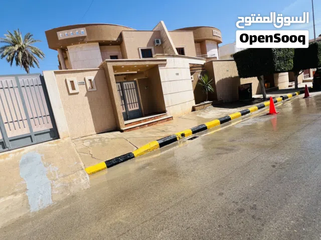 420 m2 More than 6 bedrooms Villa for Rent in Tripoli Janzour