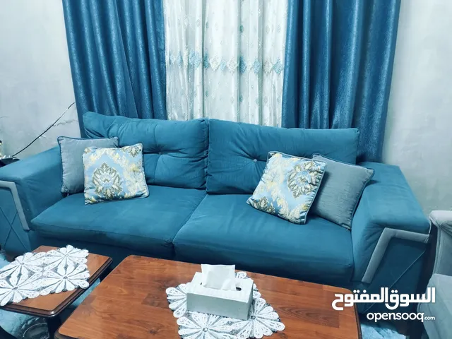 طقم كنب بحالة جيدة للبيع بسعر مغري