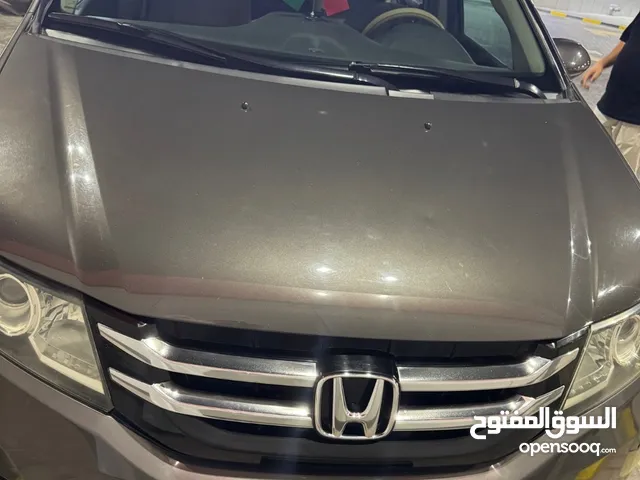 هوندا اوديسي موديل 2016 السياره ماتشكي من شي شغل وامش