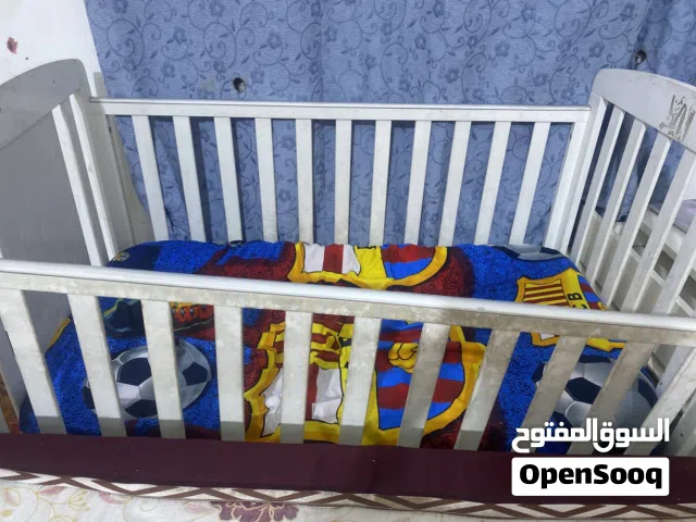 سرير أطفال لحد عمر خمس سنوات