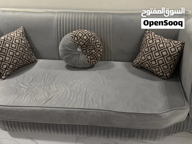 طقم غرفة جلوس مستخدم قليل
