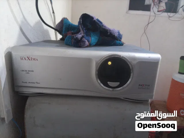 بطاريه قوه 150 و 2الواح شمسيه قوه 170 وجهاز قوه 1100 ومنظم كهربائي وكل هادا مستخدم نضيف