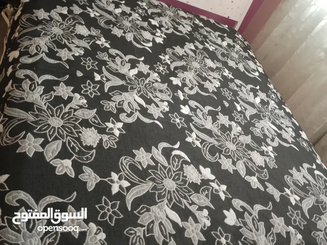 تخت مفرد ونص للبيع مع فرشة ايكيا ب 60