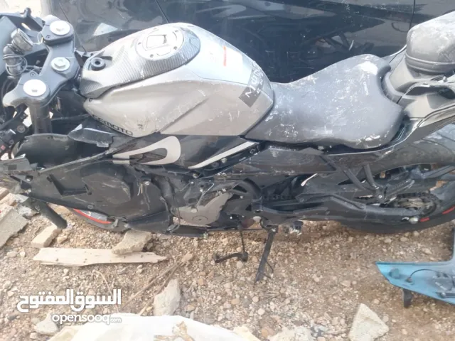 دراجة CF Moto 300sr