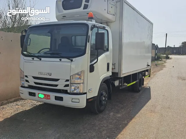 Truck Isuzu in Al Batinah