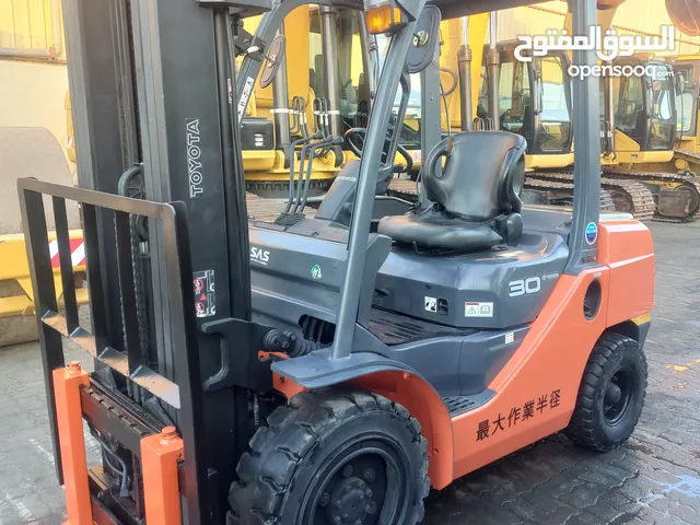forklift Toyota 3 ton in sharjah