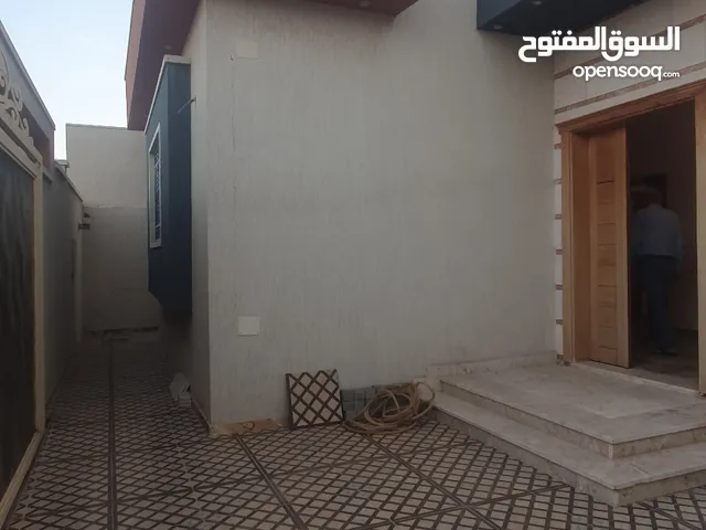 حوش أرضي جديدة ماشاءالله للبيع في مدينة طرابلس منطقة طريق المشتل قبل صالة فصول الاربعة