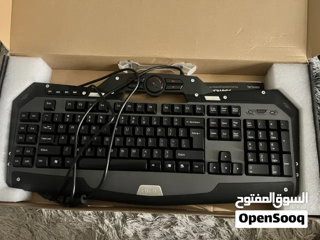 كيبورد جديد ما استعملته اعطاني اياه راعي المحل قالي اشتري ماوس والكيبورد بنص السعر