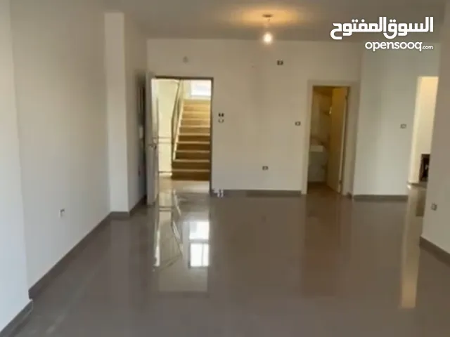 شقه للبيع في عين منجد طابق رابع مساحه 155متر