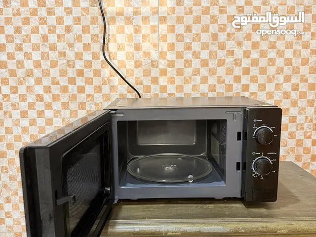 Black & Decker Microwave oven 20 liters + Wooden table