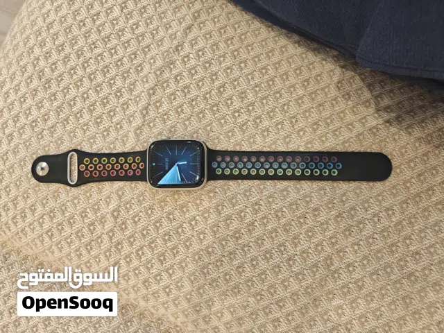 Used Apple Smartwatch Series 4 44mm in Excellent Condition for Sale with charger