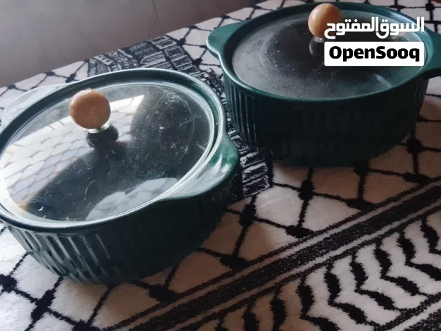طناجر بورسلان لون اخضر وغطاء شفاف لحفظ وتقديم الطعام