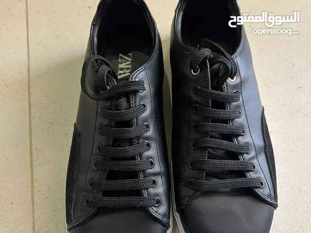 42 Sport Shoes in Amman