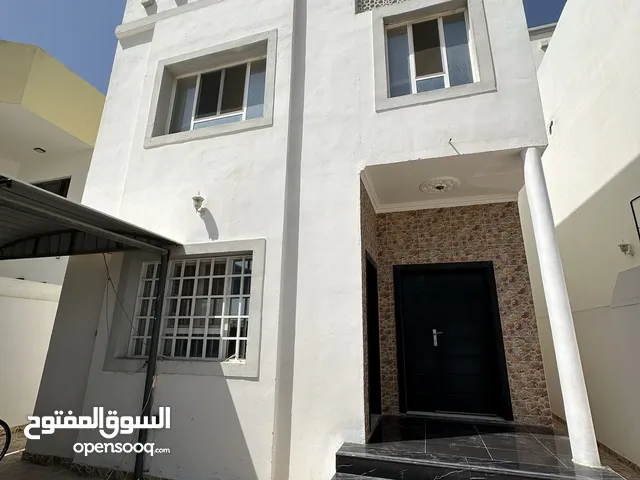 للإيجار فلة في الخوض  7 السابعة  Villa for rent Al Khoud near SQU Mostly renovated