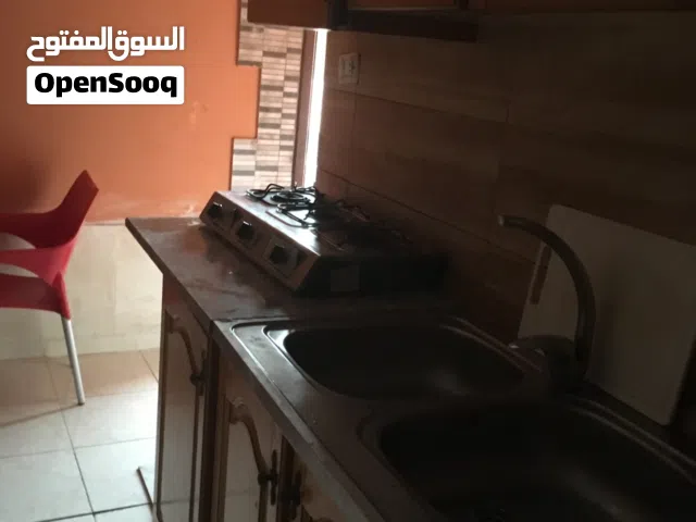 للايجار استوديو ( غير مفروش) في وسط مادبا