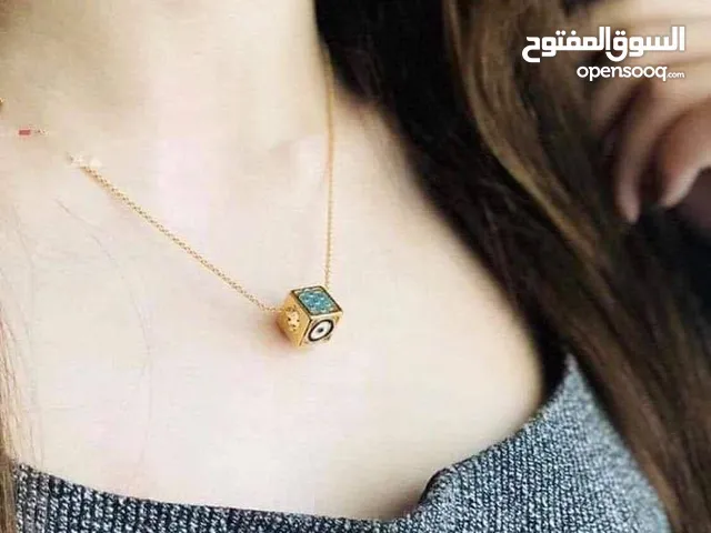 قلادة مكعب العيون